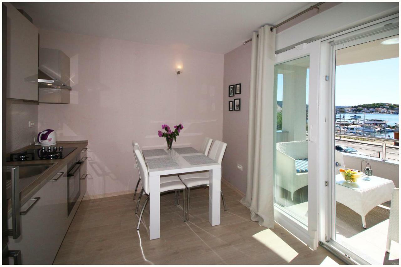 Apartments Silver Beauty โรกอซนิซา ภายนอก รูปภาพ