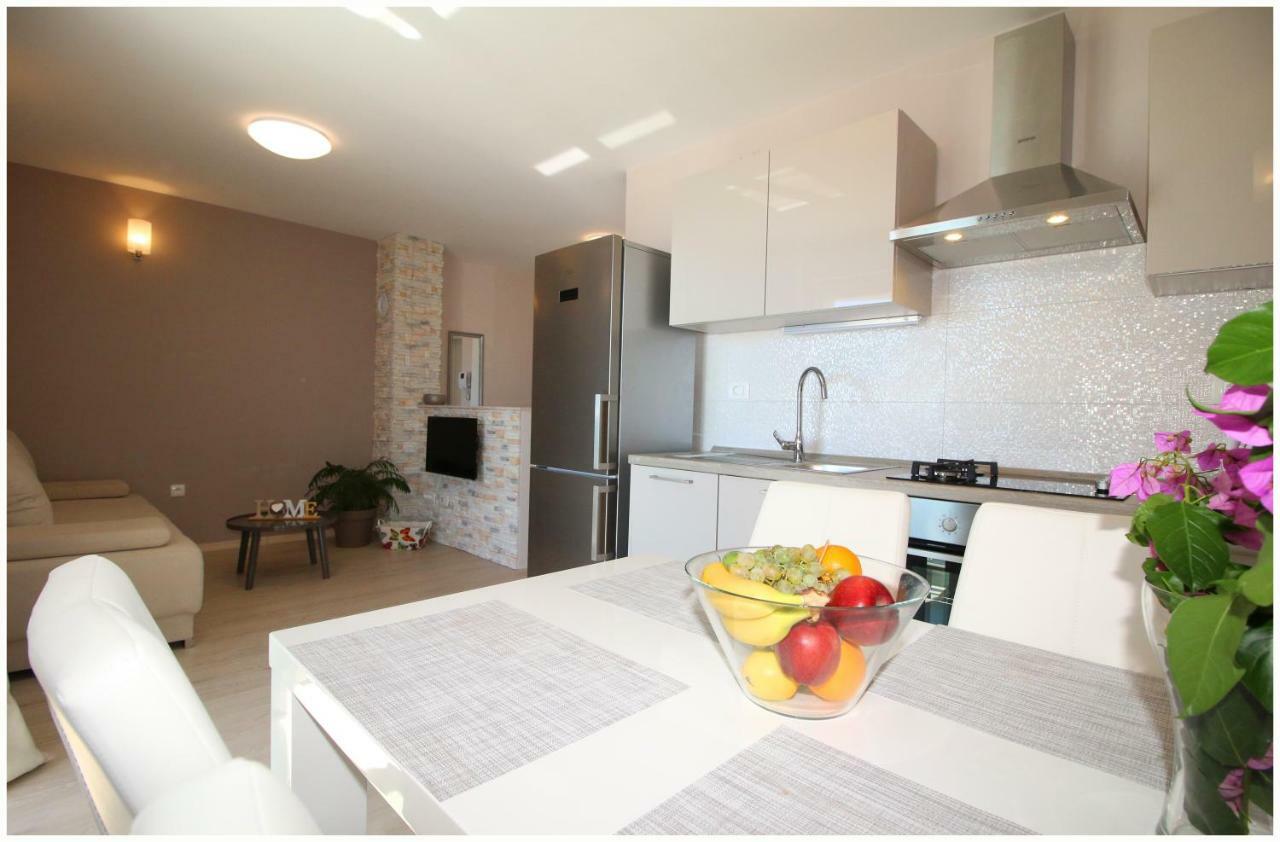 Apartments Silver Beauty โรกอซนิซา ภายนอก รูปภาพ