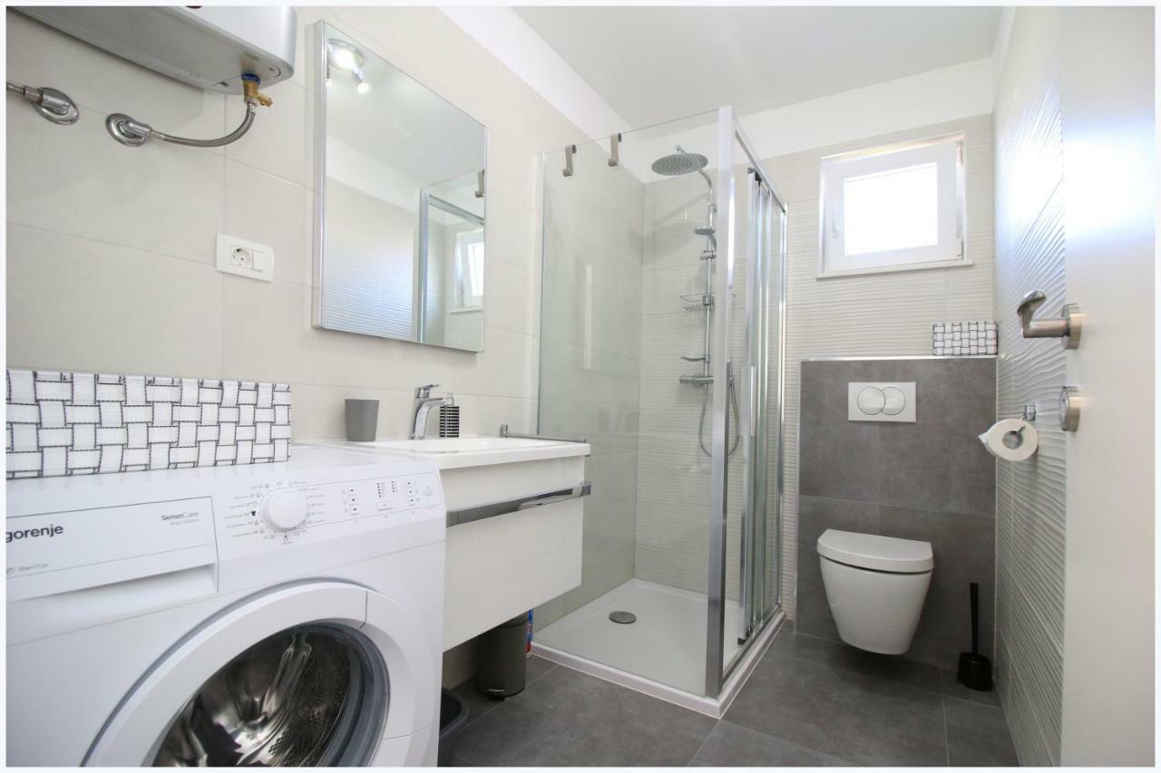Apartments Silver Beauty โรกอซนิซา ภายนอก รูปภาพ