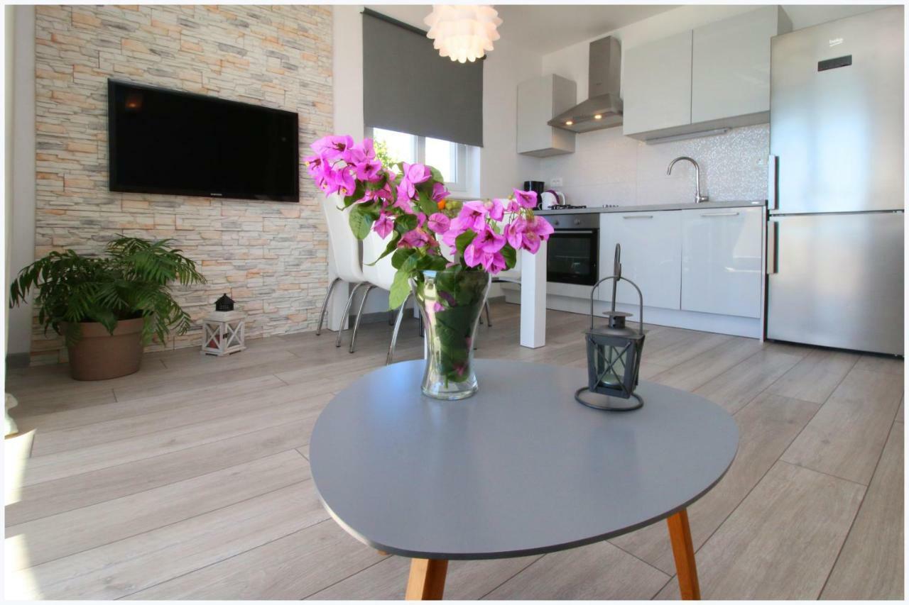 Apartments Silver Beauty โรกอซนิซา ภายนอก รูปภาพ