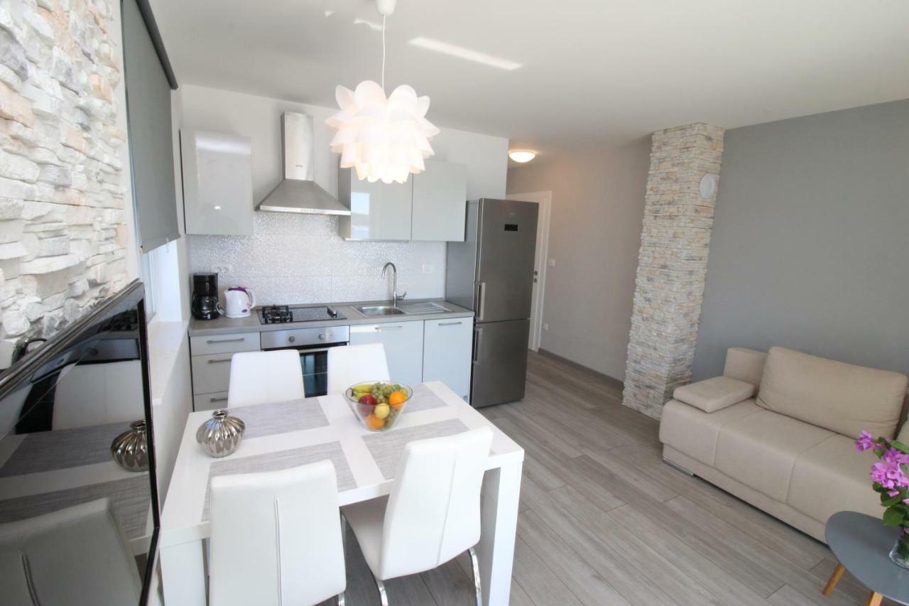 Apartments Silver Beauty โรกอซนิซา ภายนอก รูปภาพ